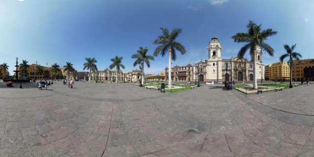 The Main Square (the Plaza de armas)