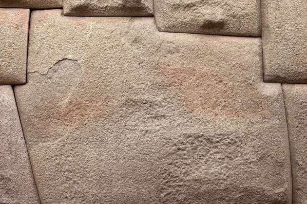 Piedra de 12 àngulos y muros incas 