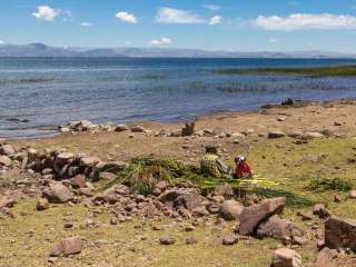 Departure for the community of Llachon and kayaking in Llachon