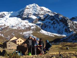 Trekking between Antanapata and Huampococha.