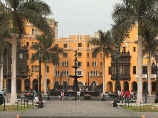 Mañana libre para disfrutar de los encantos de la Ciudad de los Reyes.