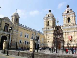 Visita de Lima y vuelo a Arequipa