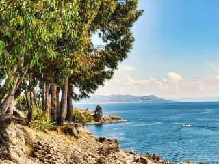 Visite of the floating islands and Taquile